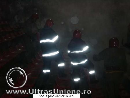 JANDARMI SPURCATI - incidente meciul dinamo-RAPID...repede au venit - POZE