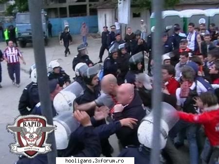 JANDARMI SPURCATI - incidente dinamo-RAPID - POZE