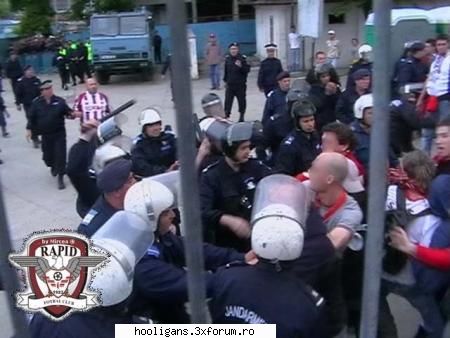 JANDARMI SPURCATI - incidente dinamo-RAPID - POZE