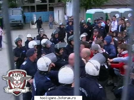 JANDARMI SPURCATI - incidente dinamo-RAPID - POZE